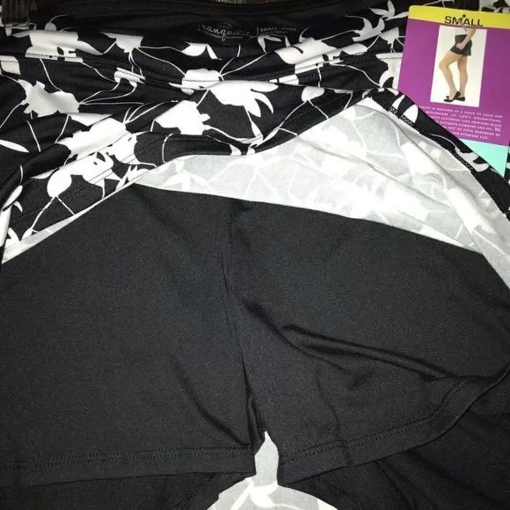 NWT. SKORT TRANQUILITY. Ultimate comfort and fit.​